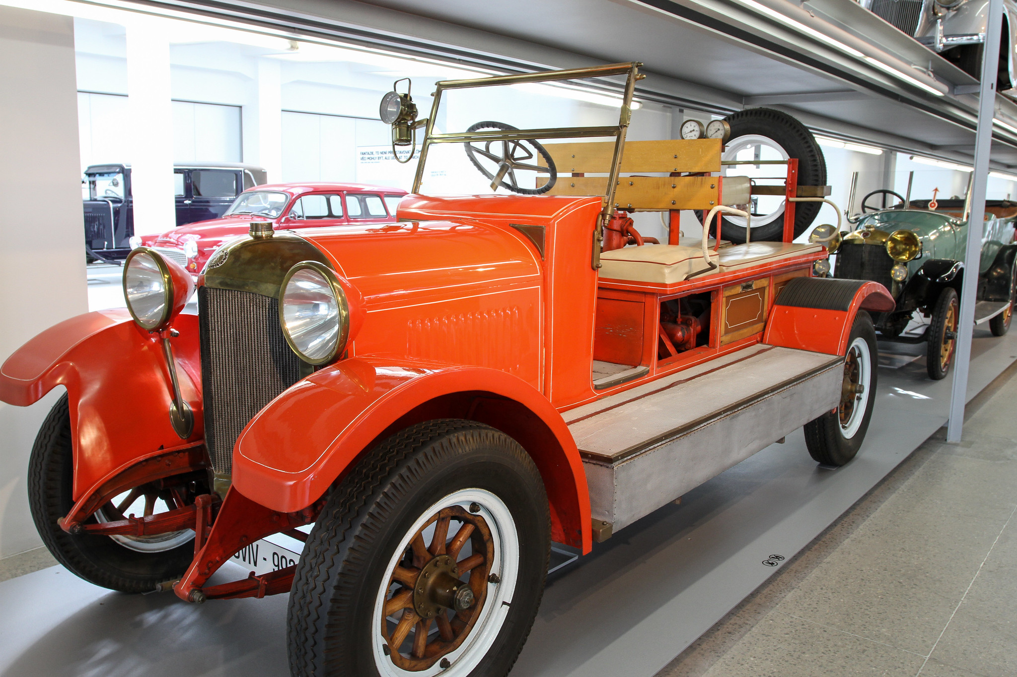 4-Zylinder-Motor, 4713 qcm, 50 PS, 4+R Getriebe, 90 km/h, Bauzeit 1917 bis 1923.