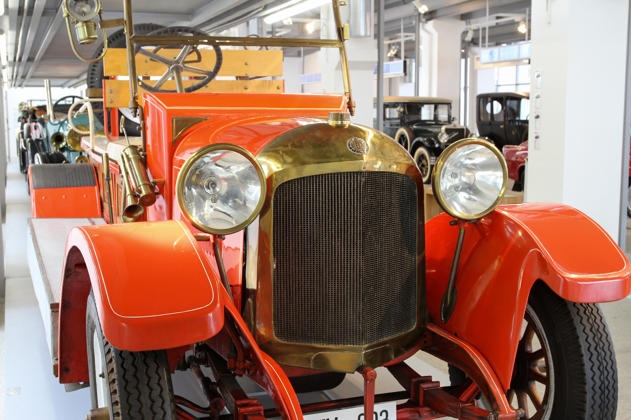 4-Zylinder-Motor, 4713 qcm, 50 PS, 4+R Getriebe, 90 km/h, Bauzeit 1917 bis 1923.